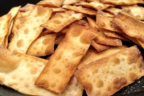 Baked Wonton Chips Recipe: This Easy, Crispy Wonton Chips Recipe Is a Keeper #30secondmom Wonton Wrapper Chips, Wonton Wrapper Chips Air Fryer, Tyson Recipes, Fried Wontons Chips, Wonton Chips Baked, Crispy Baked Wontons, Sweet And Sour Sauce Recipe Chinese, Recipe Sweet And Sour Sauce, Easy Egg Roll Recipe