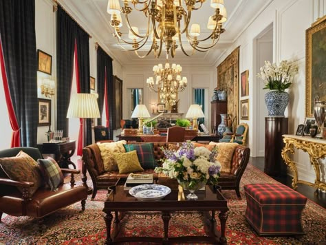 Ralph Lauren Home Living Room, British Home Decor, Traditional Living, Maximalism, Traditional Living Room, Classic Interior, A Living Room, Ralph Lauren Home, Sarasota