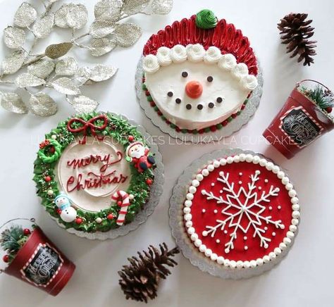 Bento Christmas Cake Design, Christmas Mini Cake Designs, Mini Christmas Cake Decorating Ideas, Christmas Mini Cakes Decorating, Christmas Cakes Aesthetic, Christmas Bento Cake Ideas, Bento Cake Christmas Design, Mini Christmas Cakes Decoration, Winter Bento Cake