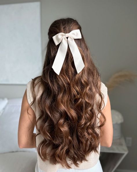 Back To School Hairstyles For Teens, First Day Of School Hairstyles, Middle School Hairstyles, Half Up Curls, Thick Natural Hair, Easy Hairstyles For School, School Hair, Fall Hair Trends, Bow Hairstyle