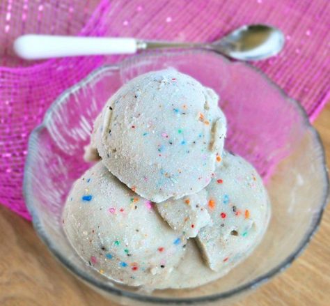 Ingredients: 1/4 tsp pure vanilla extract, 1 tbsp sprinkles, 1 cup... https://chocolatecoveredkatie.com/2011/06/22/cake-batter-ice-cream/ @choccoveredkt Bowl Of Ice Cream, Cake Batter Ice Cream, Think Food, Isagenix, Low Cal, Healthy Sweets, Cakepops, Frozen Desserts, Healthy Dessert Recipes