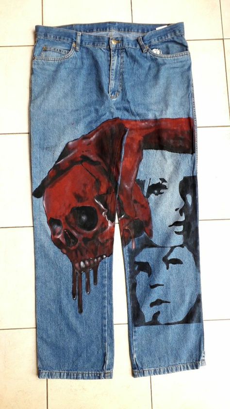 Diy Pants Paint Aesthetic, Drawing On Pants, Custom Painted Clothes, Graffiti Clothes, Clothes Painting, Custom Jeans Diy, Painting Clothes, Custom Pants, Painted Clothes Diy