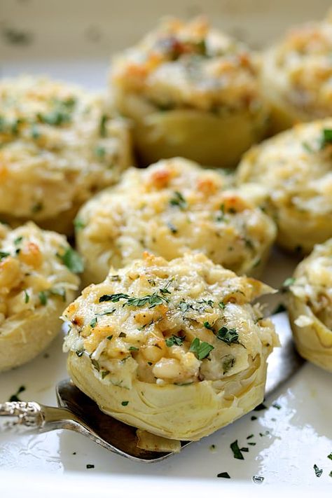 Appetizers For Vegetarians, Stuffed Artichoke Hearts, Appetizer Recipes Artichoke, Artichoke Hearts Recipes Canned, Artichoke Heart Appetizer, Syrian Side Dishes, Lemon Garlic Baked Artichoke Hearts, Easy Stuffed Artichokes, Oven Roasted Artichoke