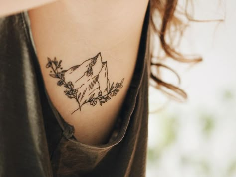 Moutain Tattoos, Travel Tattoo Ideas, Cool Nature, Tiny Wrist Tattoos, Bright Tattoos, Travel Tattoos, Flower Tattoo Back, Wildflower Tattoo, Nature Tattoo