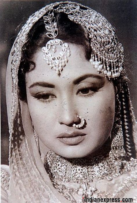 Meena Kumari Pakeezah, Mina Kumari, Meena Kumari, Bollywood Retro, Old Film Stars, Bollywood Pictures, Retro Bollywood, Film Icon, Vintage India