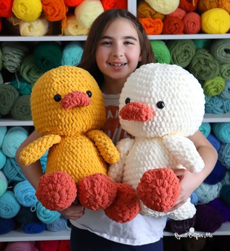 Amigurumi Free Pattern Big Size, Giant Duck Crochet Pattern, Amigurumi Blanket Yarn, Yellow Amigurumi Free Pattern, Crochet Patterns Blanket Yarn, Bernat Blanket Yarn Amigurumi Patterns, Jumbo Amigurumi Pattern, Crocheted Squishmallows, Crocheted Duck