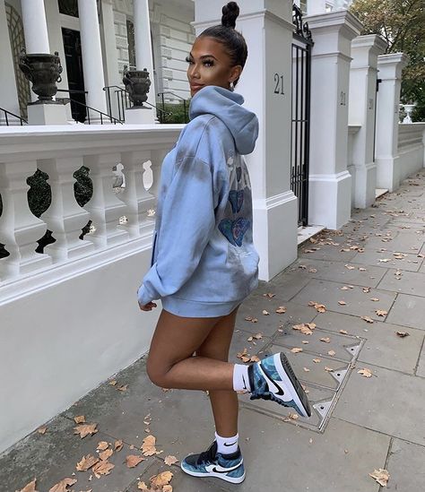 Oversized Hoodie Outfit, Oversized Hoodie Dress, Fluffy Coat, Relaxed Outfit, Causal Outfits, Sherpa Pullover, Streetwear Fashion Women, Hoodie Outfit, Oversized Hoodie