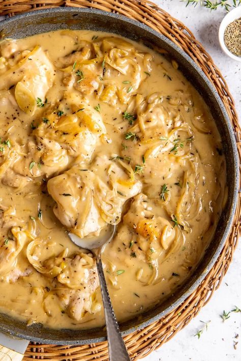 FRENCH ONION CHICKEN French's Onion Recipes, French Onion Dip Chicken, Pulled Chicken Recipes, Sushi Roll Recipes, Paleo Brownies, French Onion Chicken, Protein Packed Meals, Onion Chicken, 20 Minute Recipes