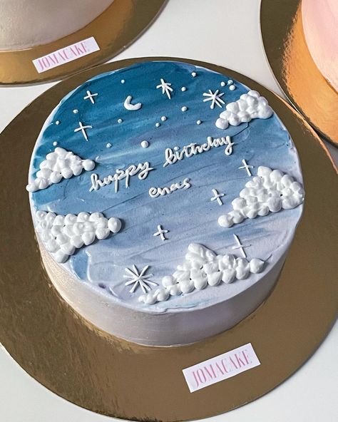 Bento Cake Galaxy, Basic Birthday Cake, Painter Cake, Fancy Birthday Cakes, Sweet Birthday Cake, Blue Birthday Cakes, ليلو وستيتش, Galaxy Cake, Simple Cake Designs