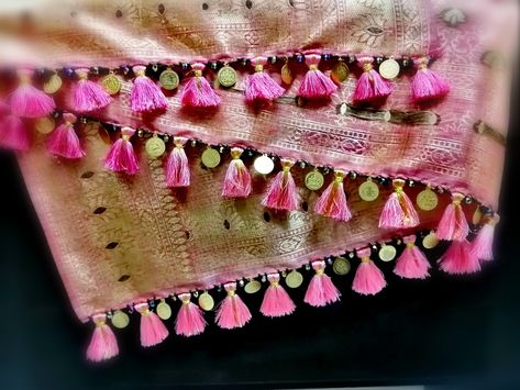 Saari Kuchu New Design, Saree Tessels Design Latest, Saree Tassels Designs Latest With Beads, Saree Kuchu Designs Latest With Beads, Kongulu Designs, Saree Knots, Kuch Designs, Saree Belts, Sari Tassels