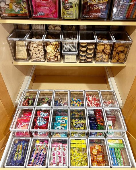 Snack Jar Ideas, Snack Closet, Snack Area, Snack Drawer, Snack Jar, Shopping Food, Fruit Sauce, Candy Snacks, Home Cinema Room