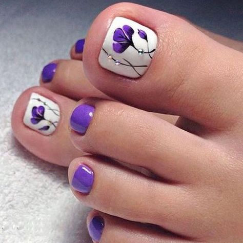 Pedicure Summer 2023, Summer Toes 2023, Toe Nail Designs For Summer, Toe Nail Designs For Fall, Nail Feet, Flower Toe Nails, Toenail Art Designs, Easy Toe Nail Designs, Simple Toe Nails