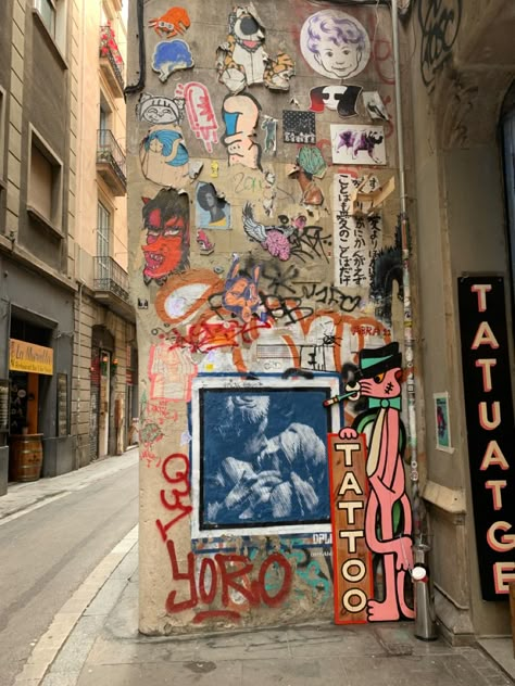 Streets in Barcelona Gòtic Barcelona Street Style, Barcelona Graffiti, Barcelona Vibes, Summer Graffiti, Barcelona Streets, Spain Streets, Street Posters, Barcelona Aesthetic, Barcelona Art