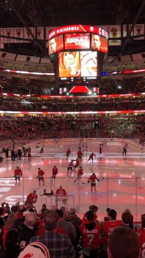 Sports Announcer, Hockey Wife, Hockey Arena, Hockey Pictures, Hockey Season, Hockey Game, Sports Aesthetic, Hockey Games, Chicago Blackhawks