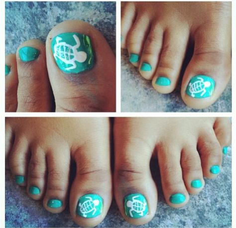 Sea Turtle Pedicure Turtle Pedicure Ideas, Sea Turtle Nail Art, Crazy Summer Nails, Beach Pedicure, Beach Toe Nails, Beach Nail Designs, Summer Nails Beach, Fun Summer Nails, Cruise Nails