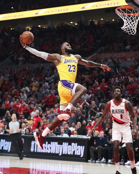 @KingJames throws down in the “King” Nike LeBron 16. A new era in Los Angeles. Lebron James Dunking, Lebron James Art, Lebron James Wallpapers, Nba Lebron James, Lebron 16, King Lebron James, Best Nba Players, Lebron James Lakers, King Lebron