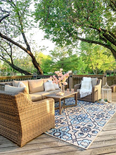 21 Deck Décor Ideas [Create Your Dream Backyard on a Budget] Backyard On A Budget, Outdoor Table Centerpieces, Easy Deck, Lanterns Wedding, Fresh Flower Market, Summer Patio, Deck Decorating Ideas, Deck Decorating Ideas On A Budget, Patio Accessories