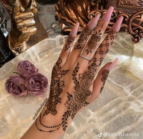 Palm Mehndi Design Simple, Palm Mehndi Design Simple Easy, Henna Designs Traditional, Henna Tattoo Design, Palm Mehndi, Mehndi Ideas, Henna Flower Designs, Henna Designs Back, Tattoos Henna