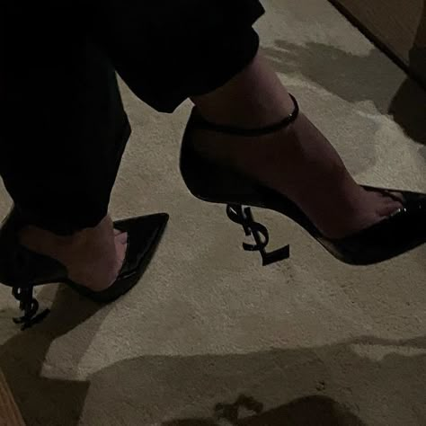 femme fatale on Twitter: "YSL heels… " Night Luxe, Ysl Heels, Dark Feminine Aesthetic, Classy Aesthetic, Luxury Aesthetic, Dark Feminine, Miss Dior, Feminine Aesthetic, Rich Girl