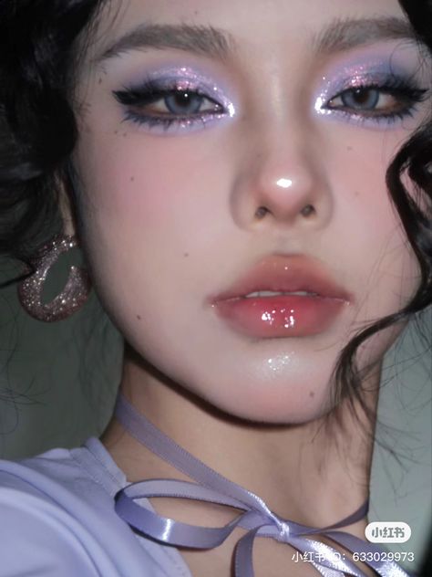 #aesthetic #makeup #cbeauty #chinesemakeup #douyin #beauty #fashion #makeupideas Pink And Purple Douyin Makeup, Douyin Makeup Fairy, Spring Makeup Looks Creative, Pastel Douyin Makeup, Douyin Colorful Makeup, Douyin Baddie Makeup, Doyen Makeup, Douyin Makeup On White Person, Goth Douyin Makeup