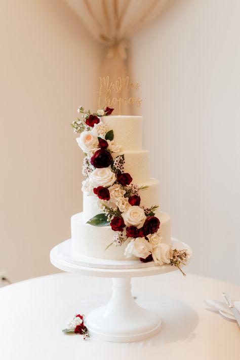 Photo By: Eden Photos Wedding Cake Red Flowers, Red White Wedding Cake, Red And White Wedding Cake, Cake Florals, Red Velvet Wedding Cake, Floral Wedding Veils, Hacienda Wedding, Red And White Weddings, Wedding Cake Roses