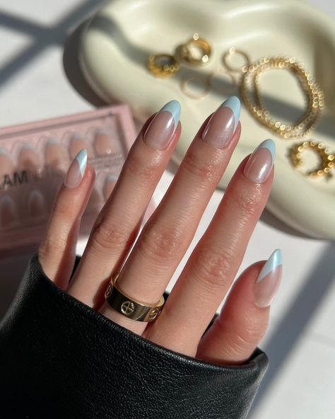 Baby blue chrome almond frenchies... yes please!!! 🤭🩵⁠ ⁠ @leannekduong wearing Blueberry Icing 🛍️