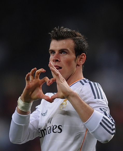 Gareth Bale Gareth Bale Heart Celebration, Gareth Bale Aesthetic, Zygomatic Bone, Bale 11, Madrid Pictures, Bale Real, Real Madrid Pictures, Soccer Love, Alex Morgan Soccer