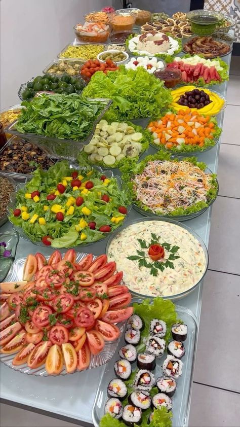 Food Chicken Recipes, Salad Buffet, Buffet Set Up, Wedding Buffet Food, Stovetop Chicken, Catering Food Displays, Nourishing Meals, Decorações Com Comidas, Party Food Buffet