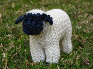 Knitted Sheep, Sheep Knitting Pattern, Suffolk Sheep, Knit Animals, Sheep Pattern, Animal Knitting, Animal Knitting Patterns, Knit Toys, Knitted Animals