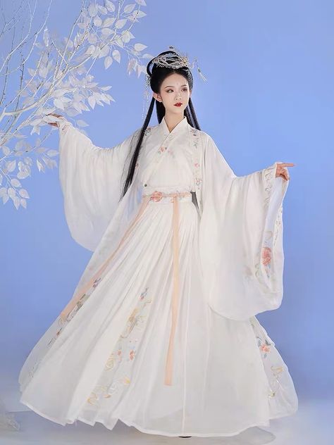 Chinese Outfits Traditional, Black Hanfu, Chinese Dress Modern, Chinese Princess Dress, Chinese Dynasty, Traditional Asian Dress, Ancient Dress, Chinese Princess, Chinese Traditional Costume