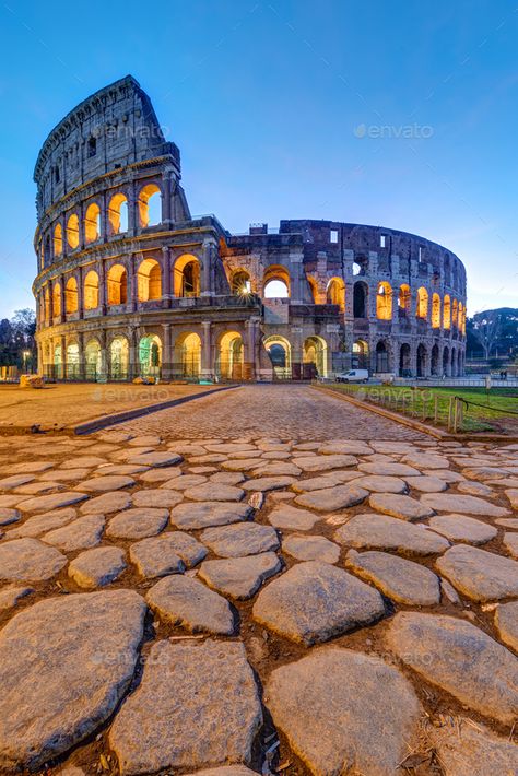 Colessium Rome, Rome Places To Visit, Italy Table, Rome Italy Colosseum, Roman Colosseum, Rome Travel Guide, Colosseum Rome, The Colosseum, Italy Travel Guide