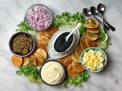 Caviar Charcuterie Board, Caviar Platter, Caviar Serving Ideas, Caviar Brunch, Caviar Board, Caviar Presentation, New Year’s Eve Party Food, Caviar Bar, Caviar Appetizers