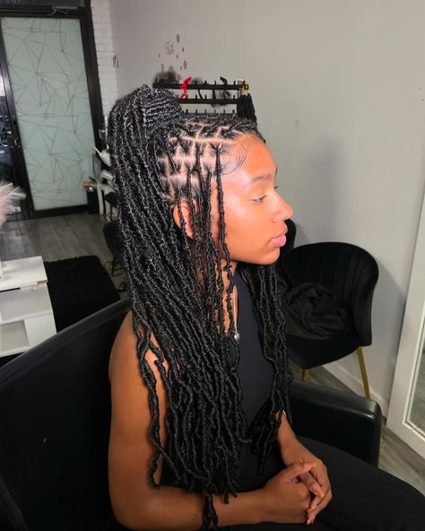 My clients are always serving facee 💋 September bookings are open • Book under: 24” Knotless soft locs with square parts ⁃ Located in Queens, NY📍 • • - • • • • #invisiblelocsnyc #nychairstylist #softlocsny #knotlessbraidsnyc #distressedlocsnyc #nitalocsny #butterflylocsny #fauxlocsny #locsbynayy #retwistnyc Knotless Soft Locs, Quick Styles, Soft Locs, Protective Hairstyles Braids, Queens Ny, Hairstyle Gallery, Hairstyles Braids, Open Book, Black Girls Hairstyles