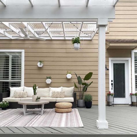 7 Deck Paint and Stain Color Ideas | The Family Handyman Greige Deck Paint, Cabin Pergola, Deck Styling, Boho Style Apartment, Deck Styles, Gray Deck, Deck Redo, Deck Paint Colors, Deck And Pergola