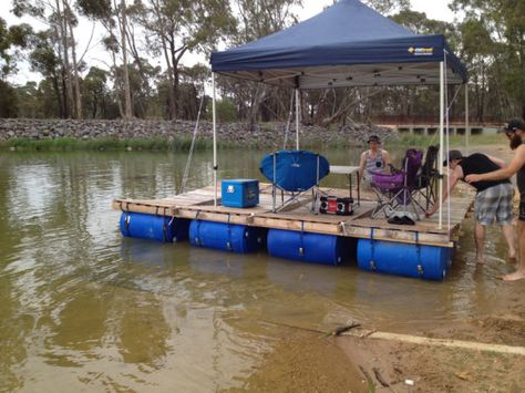 Diy: Portable Pontoon Using Old Pallets and Old Blue Drums Flooring Sheds, Cabins & Playhouses Diy Party Barge, Coracle Boat, Raft Building, Floating Raft, Party Barge, 55 Gallon Drum, 1001 Pallets, Floating Dock, Diy Boat