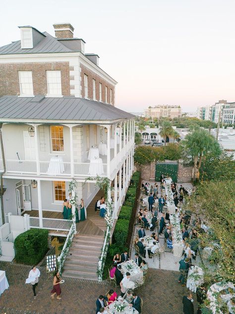 Southern Chic Wedding Ideas, The Gadsden House Wedding, Gadsden House Wedding Charleston Sc, Nancy Myers Wedding Aesthetic, Beach House Wedding Reception, Charleston Wedding Reception, Boone Hall Wedding, Gadsden House Wedding, Labor Day Wedding