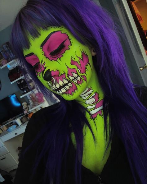 🧠 Cosplay Face Paint, Girl Face Paint, Pop Art Zombie Makeup, Danganronpa Plush, Serving Cvnt, Zombie Make Up, Types Of Makeup Looks, Pop Art Zombie, Teenage Halloween Costumes