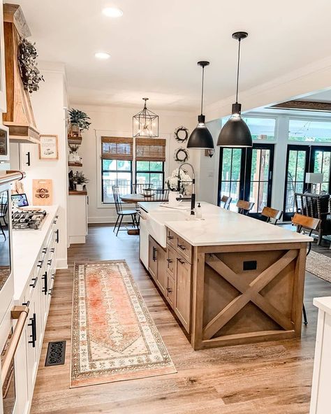 Farmhouse Kitchen Inspo 🌾❤️ on Instagram: “What do y'all think of this GORGEOUS farmhouse kitchen? 😍🙌 What's your favorite part of this room? 👀 We LOVE the island and those big…” Island Kitchens, Model Dapur, Kitchens Ideas, Decorating Kitchen, Farmhouse Kitchen Island, Backsplash Kitchen, Urban Sophistication, Inspiration Kitchen, Remodeling Kitchen