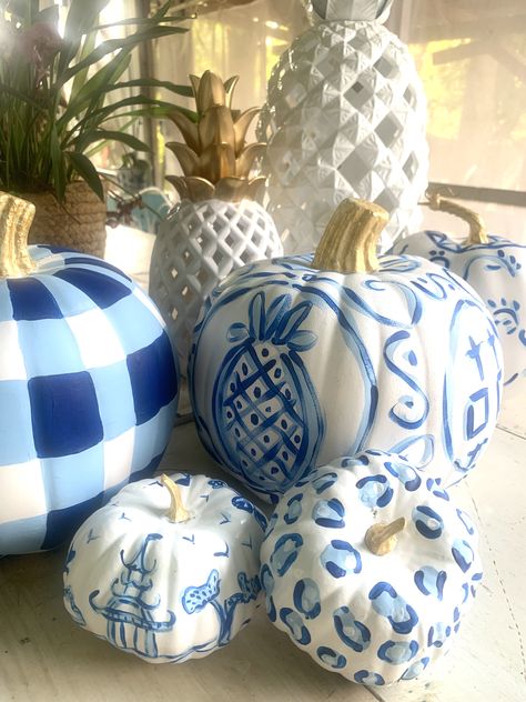 Hand painted blue and white chinoiserie pumpkins. October. Fall. Halloween. Preppy Fall Decorations, Blue And White Pumpkins Diy, Blue Painted Pumpkins, Blue And White Halloween Decor, Blue Pumpkin Painting, Preppy Pumpkin Painting, Blue Halloween Decor, Chinoiserie Halloween, Ocean Themed Pumpkin Painting