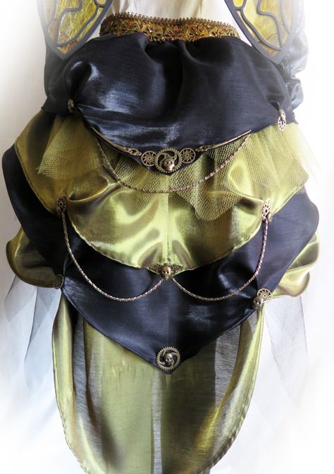 Wasp Outfit, Anastasia Outfits, Extravagant Costumes, Bee Fairy, Phantom Tollbooth, Halloween Steampunk, The Phantom Tollbooth, Fairy Ideas, Dnd Campaign