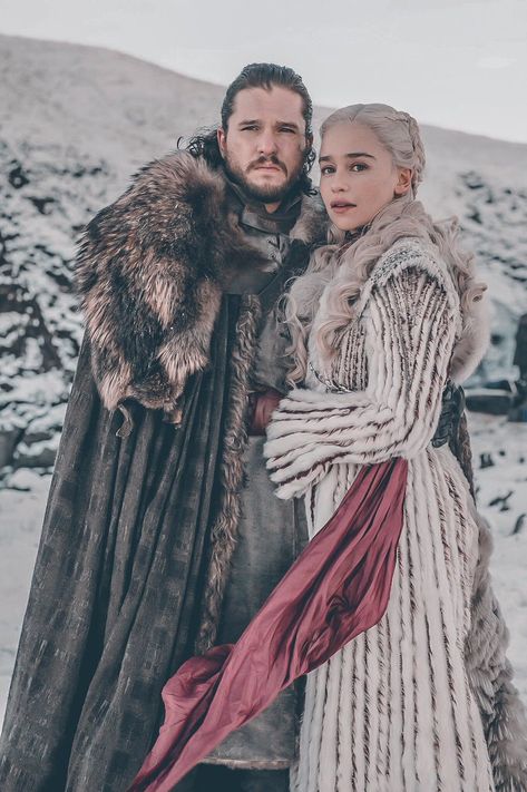 Jon And Daenerys, Dany And Jon, Game Of Thrones Wallpaper, Dessin Game Of Thrones, Kit And Emilia, Daenerys Targaryen Art, Daenerys And Jon, Jon Snow And Daenerys, Game Of Thrones Poster