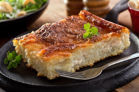 6 classic and quirky foods from Nova Scotia Rappie Pie Recipe, Rappie Pie, Potato Kugel Recipe, Potato Kugel, Grated Potato, Pastry Crust, Passover Recipes, Canadian Food, Flavored Bacon