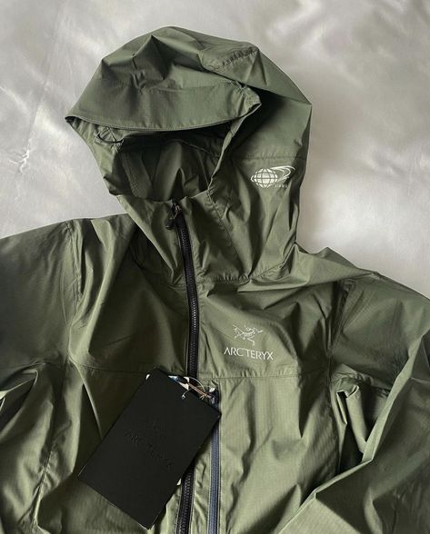 gorpcore - arcteryx Gorpcore Essentials, Arcteryx Aesthetic, Arc Teryx Jacket, Gorpcore Aesthetic, Arcteryx Jacket, Street Style Outfits Men, Mens Outfit Inspiration, Fashion Aesthetics, Jacket Fashion