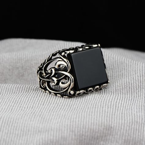 Silver Handmade Square Onyx Gemstone Ring #usa #usa🇺🇸 #menring #menrings #onyxring #onyxrings #menjewelry #menjewelrys #giftformen #giftforhim #mengift #menringsgold #WeddingRing #weddingring Web Site : https://mercanjewelry.com/ Whatsapp : +90 543 811 03 17 Free Shipping Worldwide Shipping Silver Onyx Ring Men, Ring For Men Silver, Male Rings, Onyx Ring Men, Emerald Stone Rings, Wedding Ring For Men, Onyx Signet Ring, Ring Men, Citrine Stone