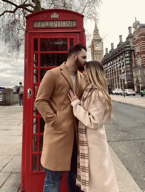 London Couple Photos, London Couple Pictures, London Couple Photoshoot, London Summer Outfit, What To Wear In London, London Winter Outfits, London Outfit Ideas, London Photo Ideas, Vintage Old Money