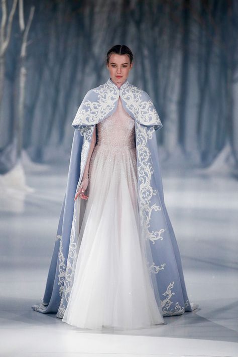 Gaun Abad Pertengahan, Paolo Sebastian, Collection Couture, Fantasy Dresses, Fantasy Dress, Modest Wedding Dresses, Gorgeous Gowns, Fantasy Fashion, Couture Collection