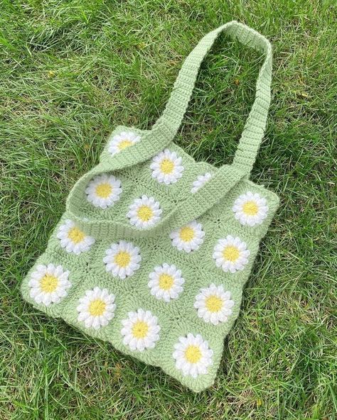 Cute Crochet Tote Bag, Corchetes Ideas, Crochet Green, Poncho Crochet, Crochet Tutorial Pattern, Diy Crochet Bag, Free Crochet Bag, Crochet Business, Crochet Design Pattern