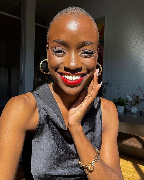 Whitney Madueke, Shaved Hairstyles, Short Shaved Hairstyles, Bald Girl, Cut Hairstyles, Sassy Hair, Dark Skin Makeup, Shaved Hair, Girl Style