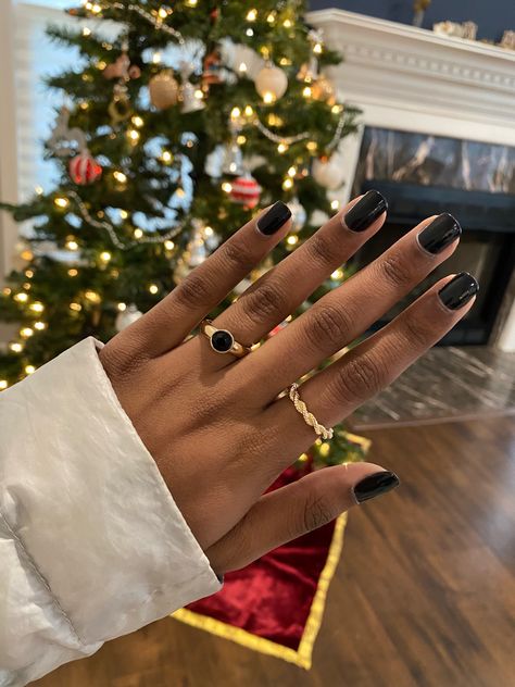 Nail Colors Winter Classy, Nail Calendar, Simple Winter Nails Short, Short Black Nail Designs, Holiday Gel Nails, Dark Skin Nail Polish, White Tip Nail Designs, Black Nails Short, Girl Hygiene