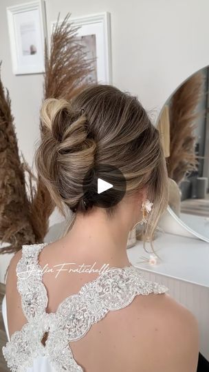 Banana Hairstyle, Coque Banana, Hairstyling Tips, Hair Education, Step By Step Hairstyles, Understanding Yourself, Hair Stylist, Diving, Things To Come